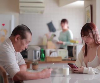 Cha dượng dụ dỗ đụ con gái